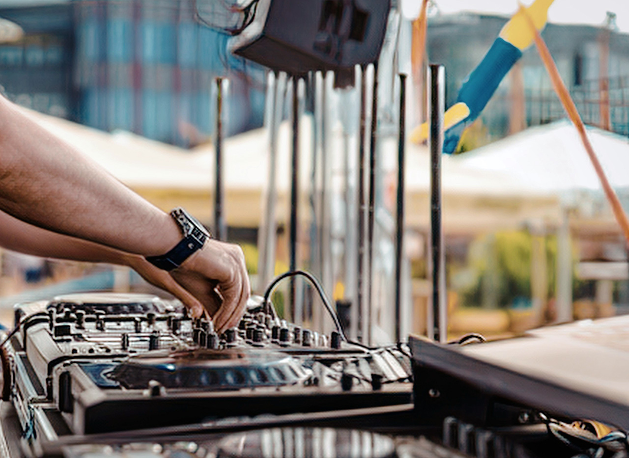viaggio giovani vacanza mare under28 dj musica