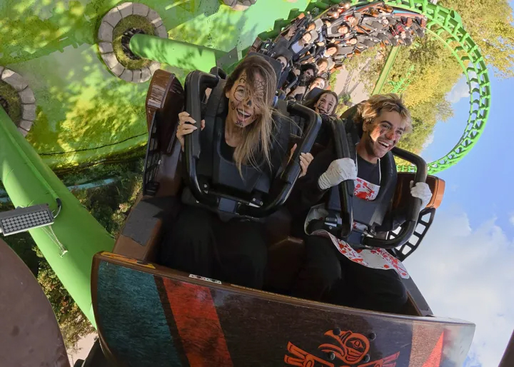 gardaland parco divertimenti halloween montagne russe