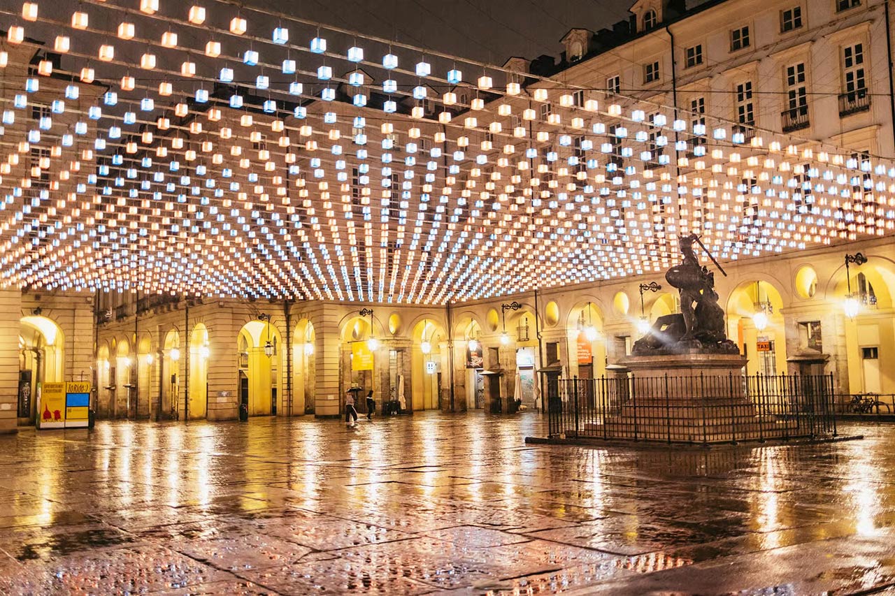 tour torino magica piazzetta comune luci artista