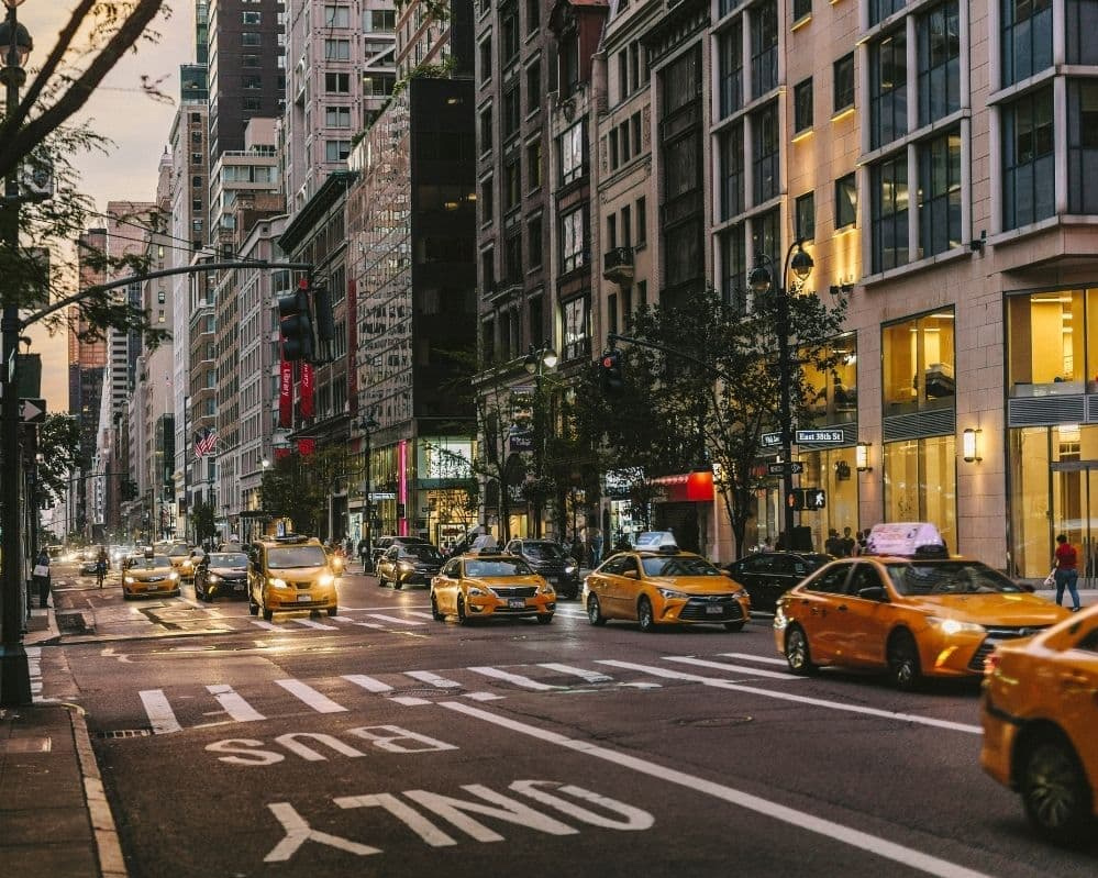 viaggio taxi gialli new york fifth avenue quinta strada manhattan