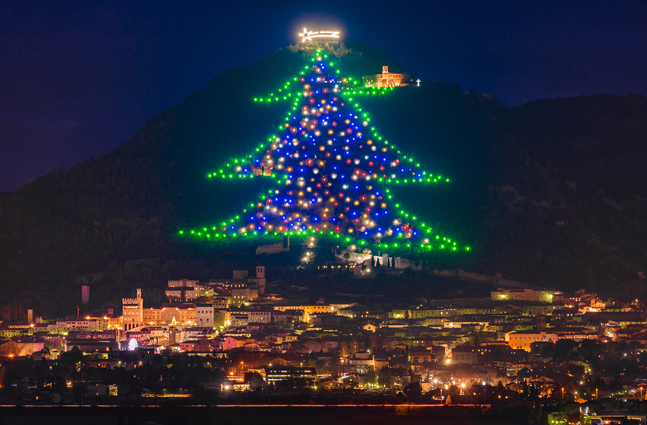 viaggio umbria gubbio albero natale piu grande del mondo