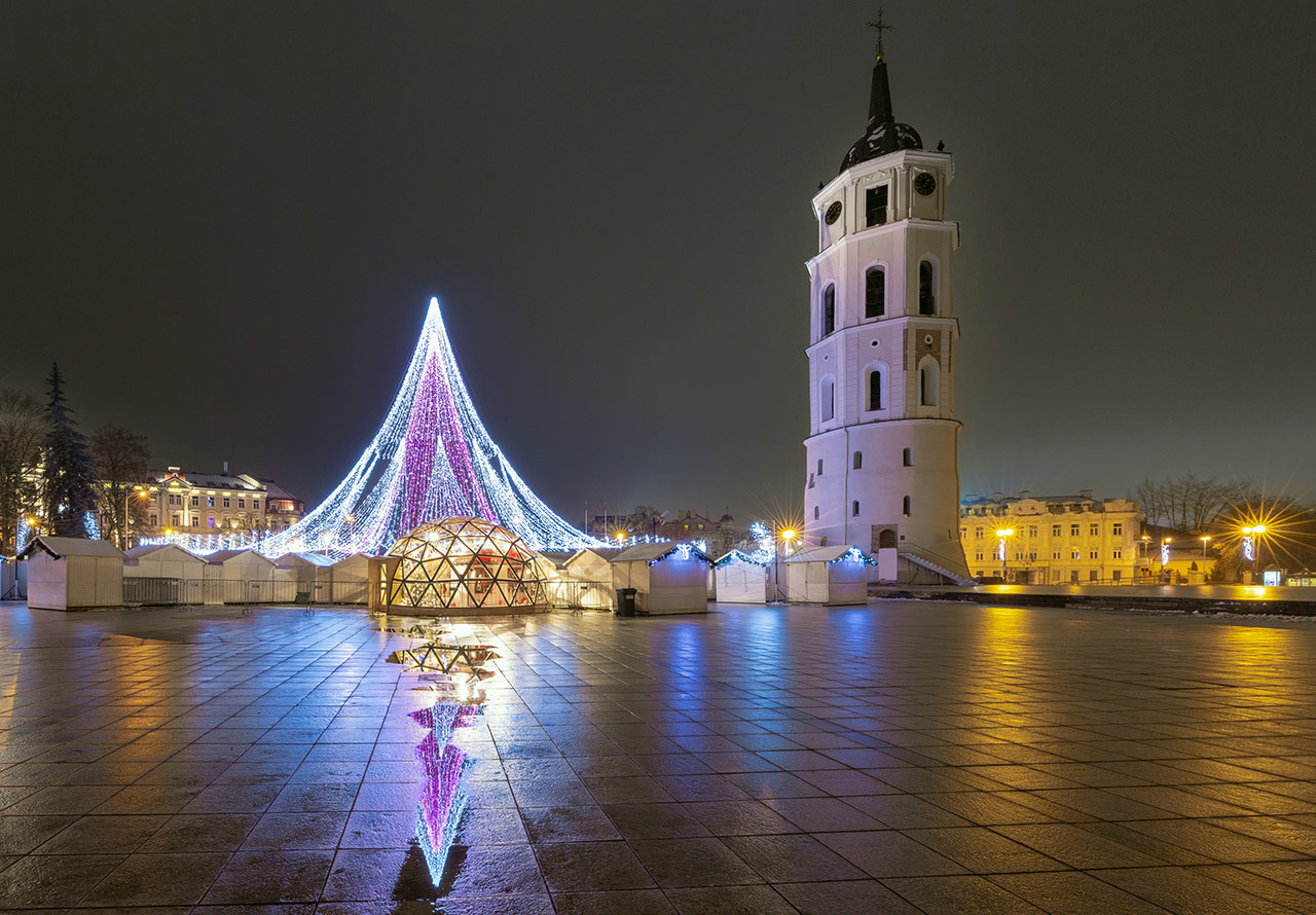 vilnius lituania piazza della cattedrale mercatino natale viaggio capodanno